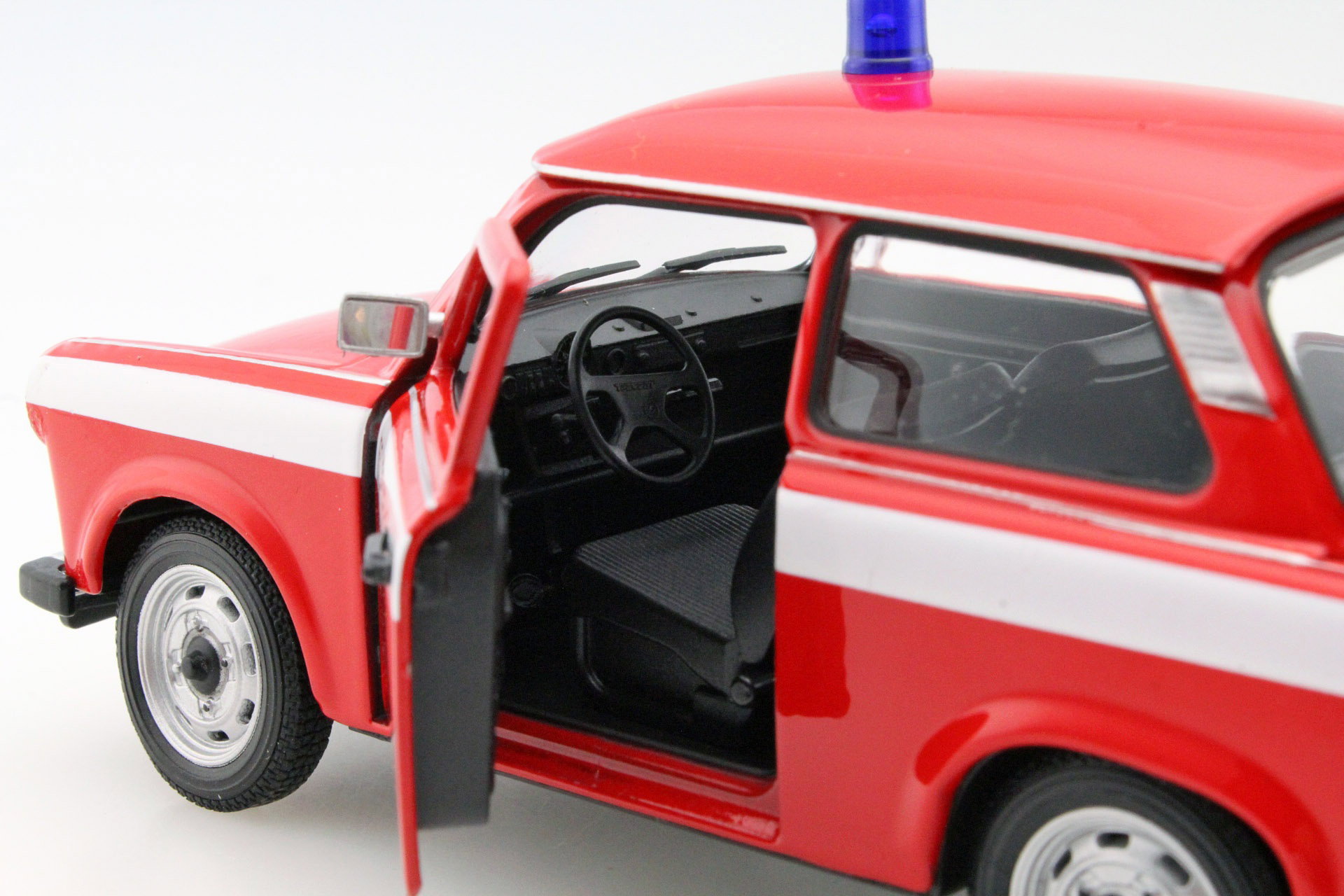 Trabant 601 fire Department red / white 1:24 Welly