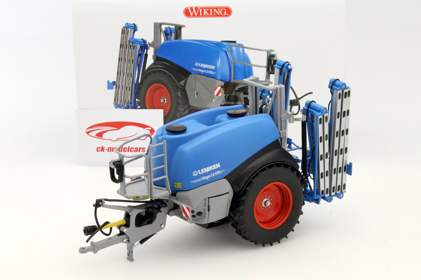 Lemken Pflanzenschutzspritze Vega 12 blue 1:32 Schuco