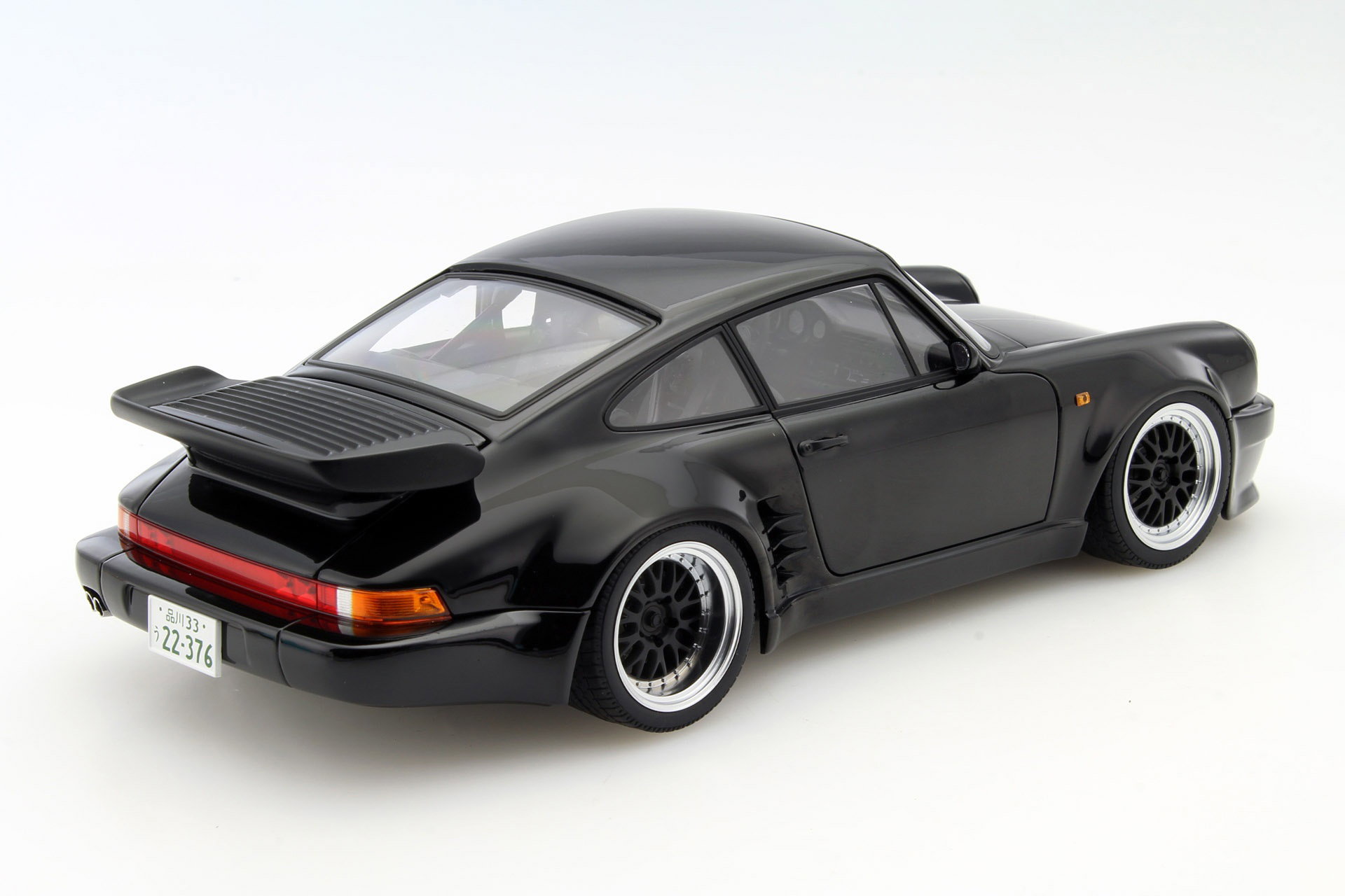 Porsche 911 (930) Turbo Wangan Midnight noir 1:18 AUTOart