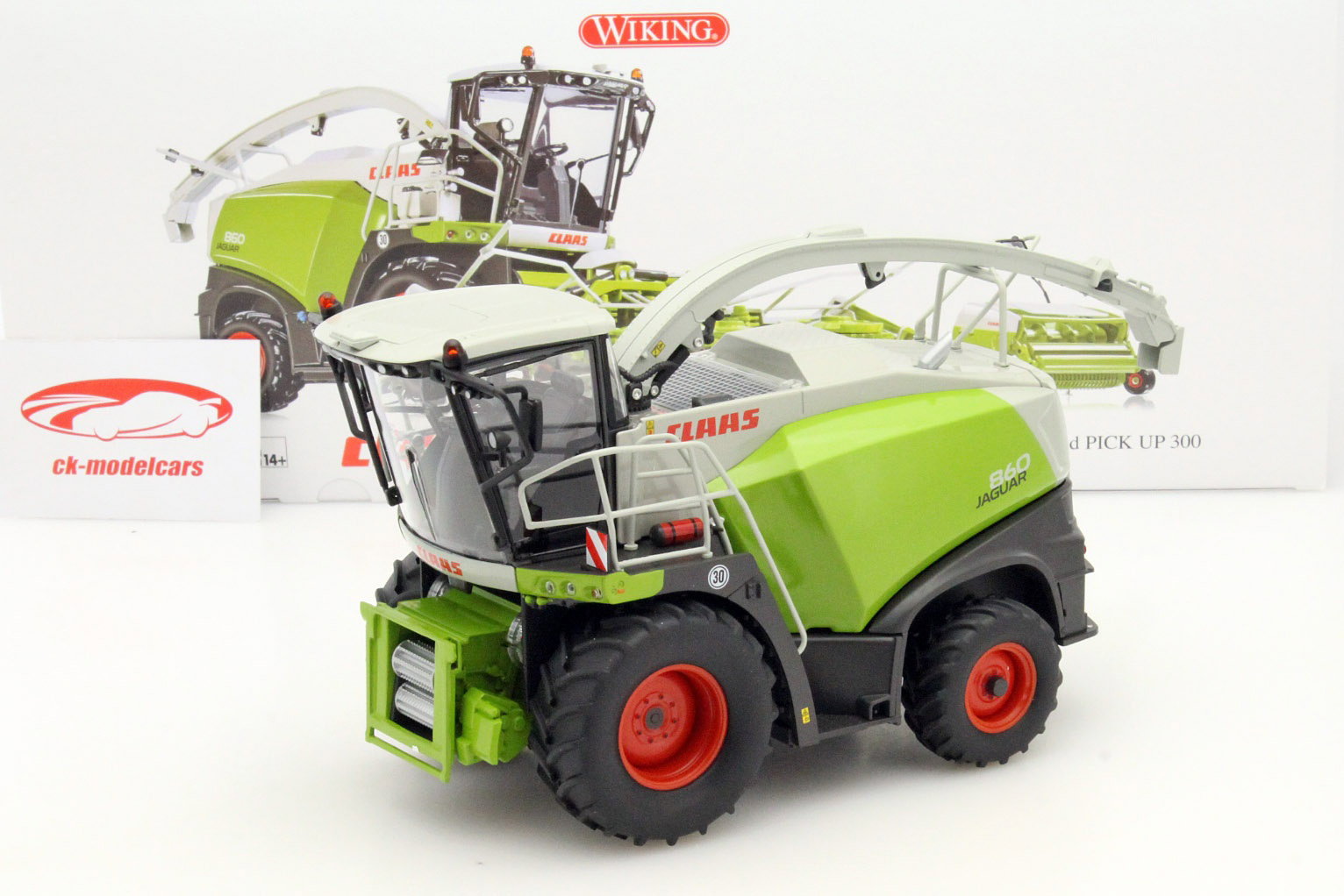 Claas Jaguar 860 Feldhäcksler with Orbis 750 and Pick Up 300 green 1:32 Wiking