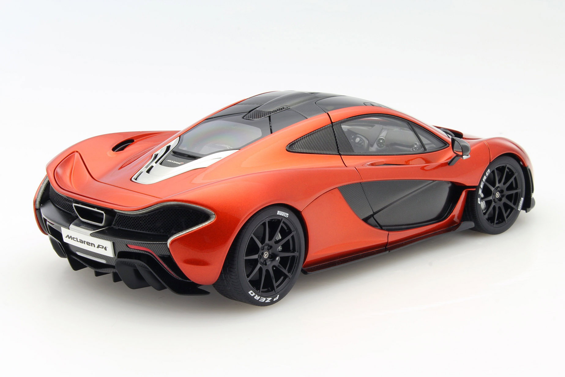 McLaren P1 année 2013 orange 1:18 AUTOart