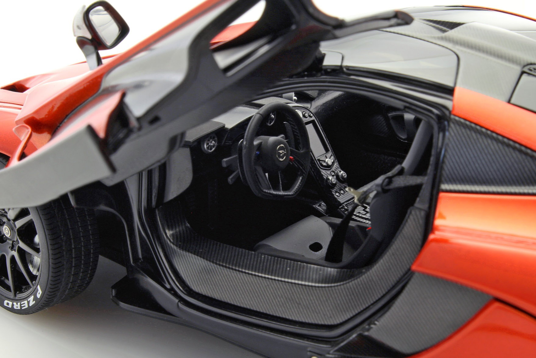 McLaren P1 année 2013 orange 1:18 AUTOart