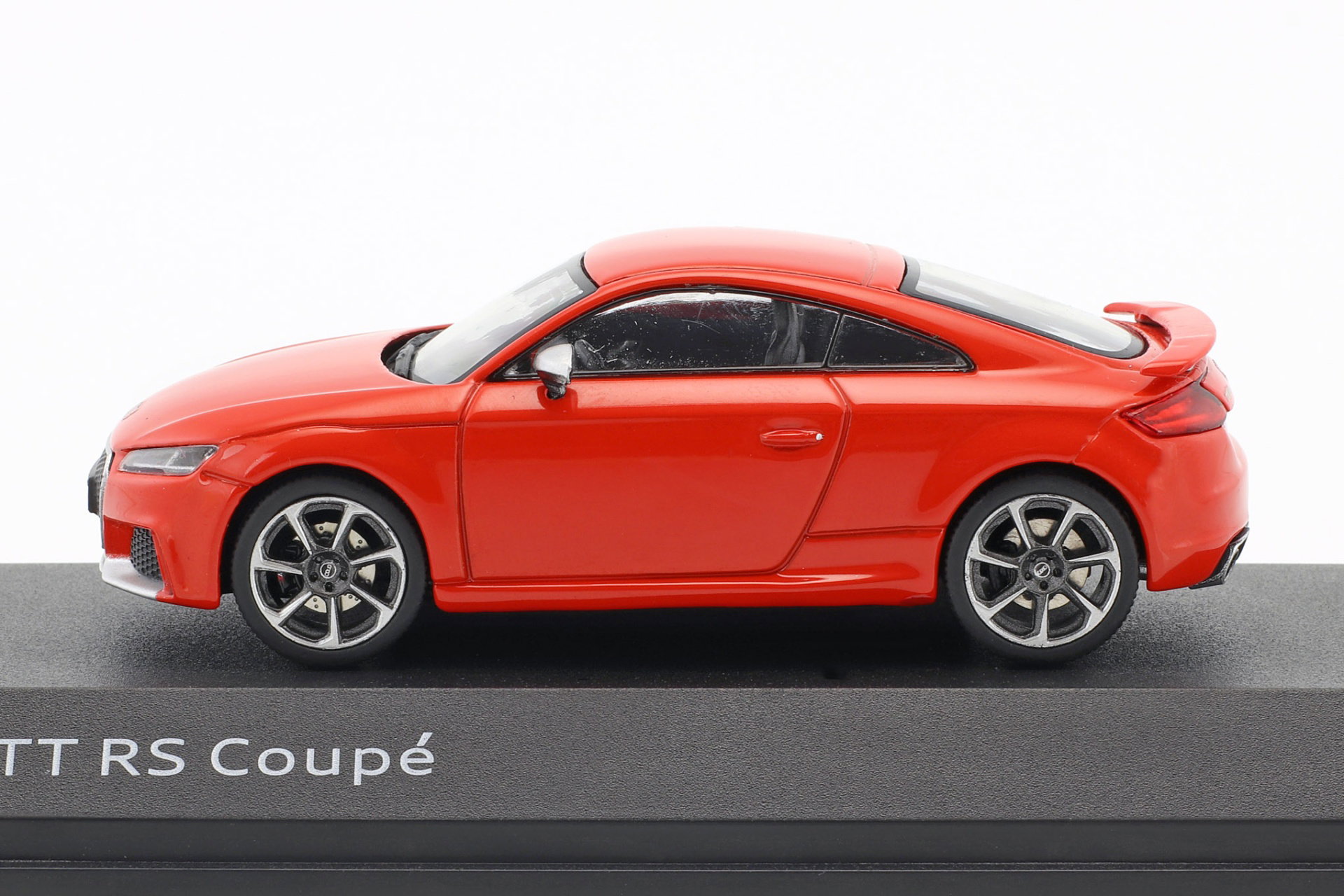 Audi TT RS Coupe catalunya red 1:43 iScale