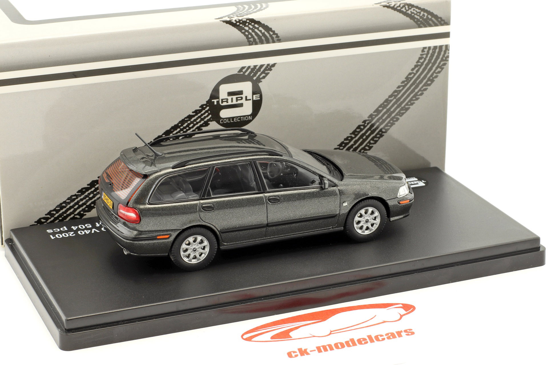Volvo V40 Year 2001 dark gray 1:43 Triple 9