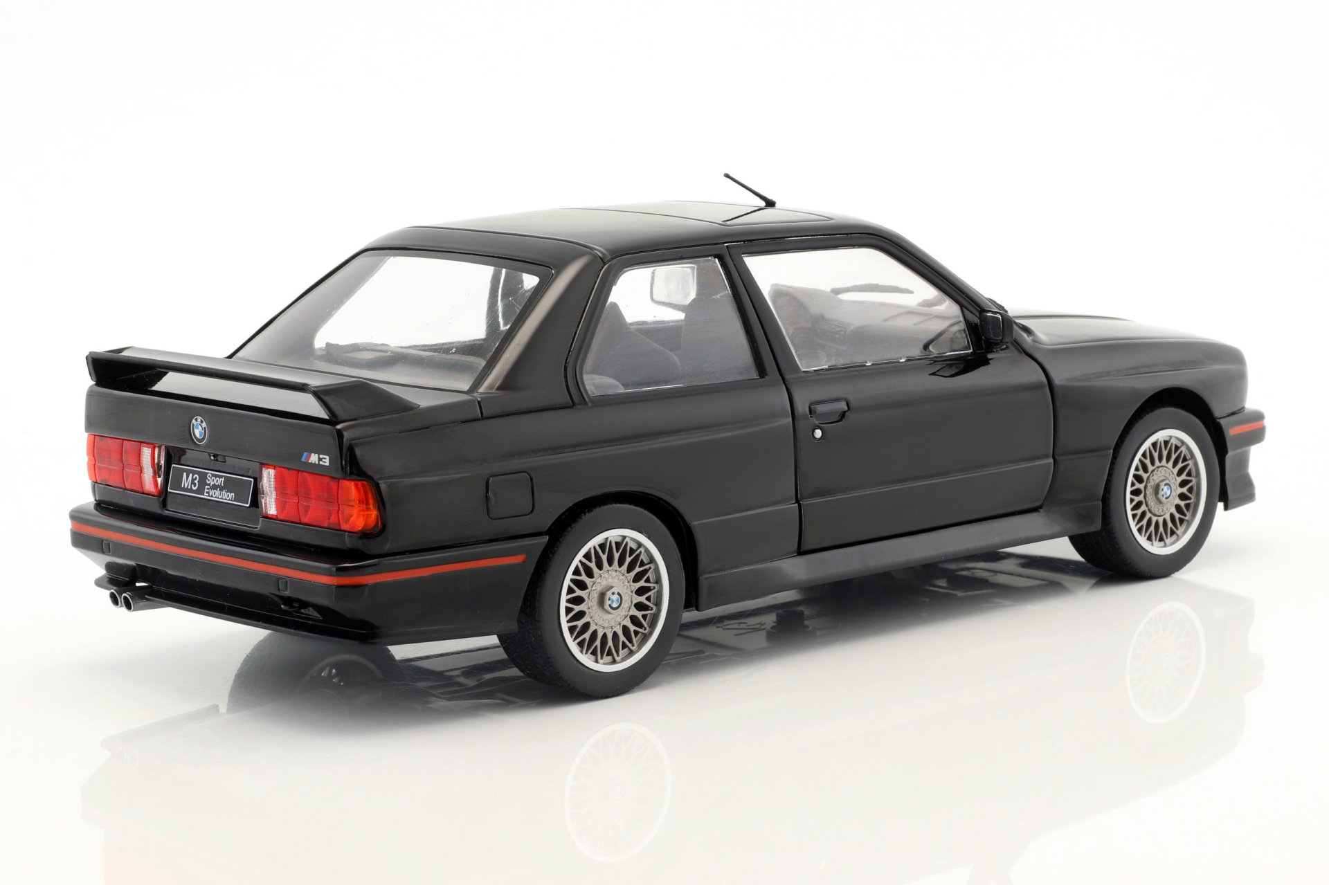 Solido 1:18 BMW M3 E30 Sport Evolution year 1990 black S1801501