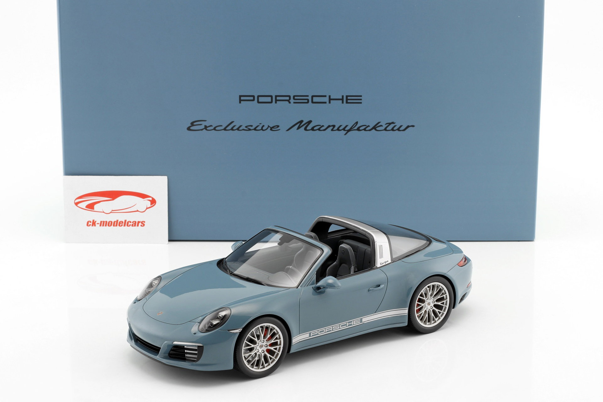 Porsche 911 (991 II) Targa 4S aetna blue with showcase 1:18 Spark