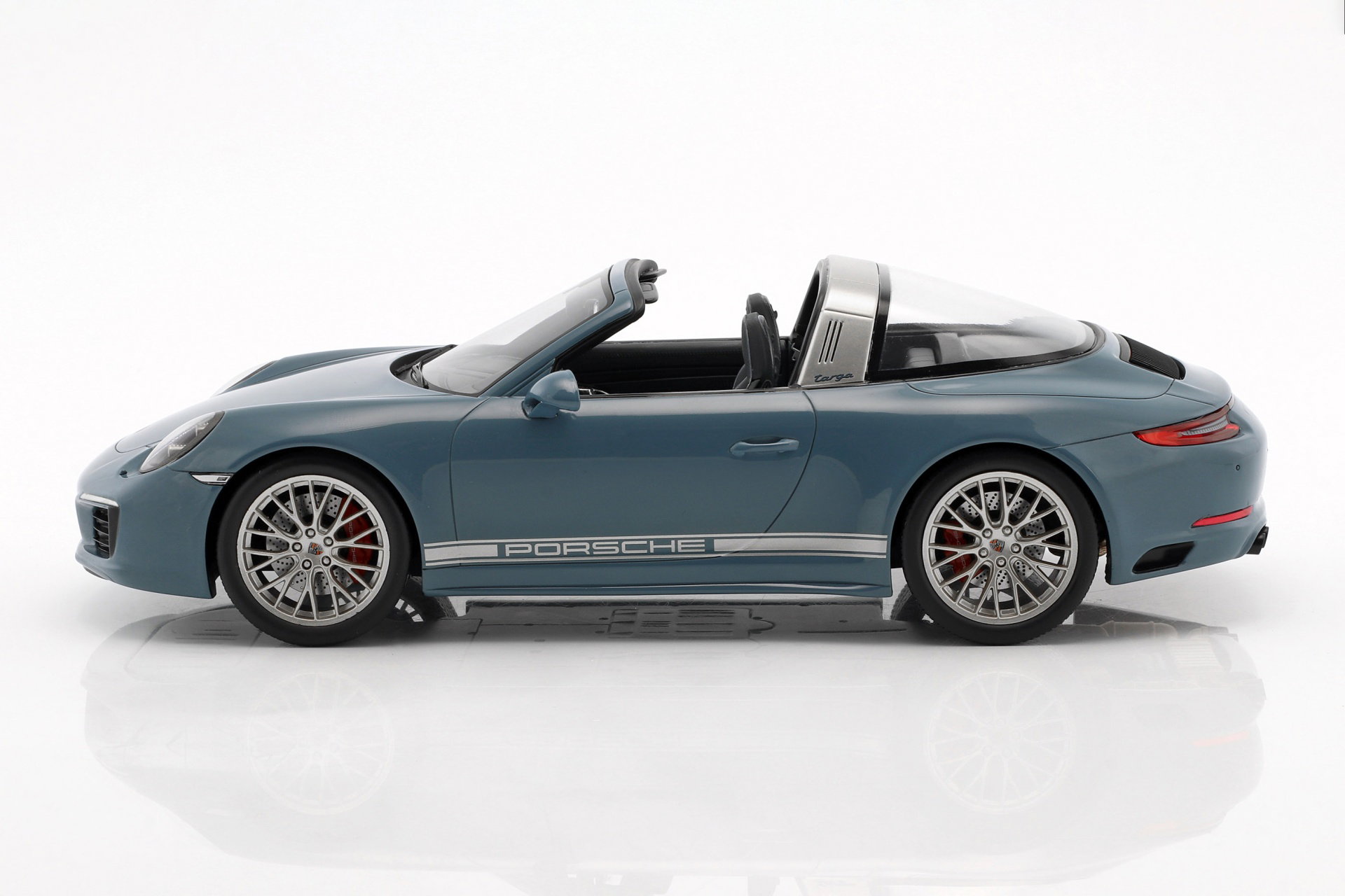 Porsche 911 (991 II) Targa 4S aetna blue with showcase 1:18 Spark