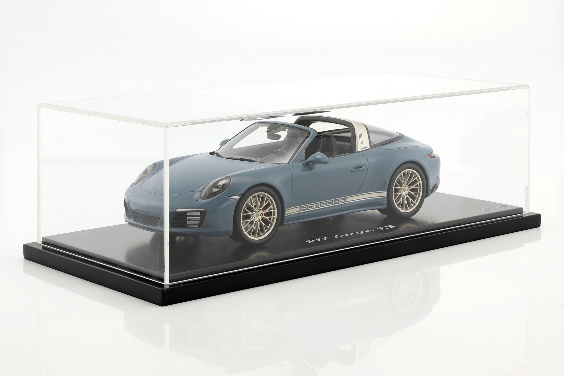 Porsche 911 (991 II) Targa 4S aetna blue with showcase 1:18 Spark