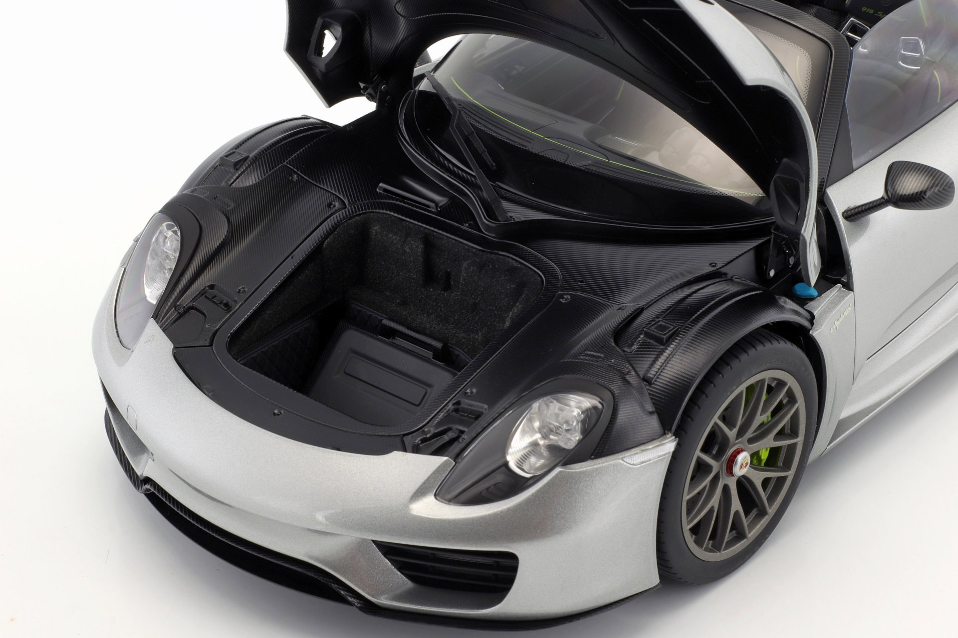 Porsche 918 Spyder año de construcción 2013 plata 1:12 AUTOart
