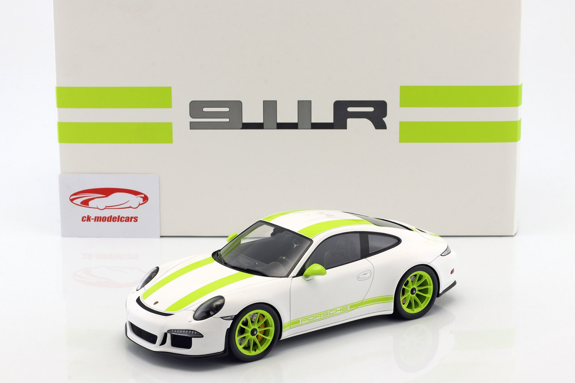 Porsche 911 (991) R year 2016 white / green with showcase 1:18 Spark
