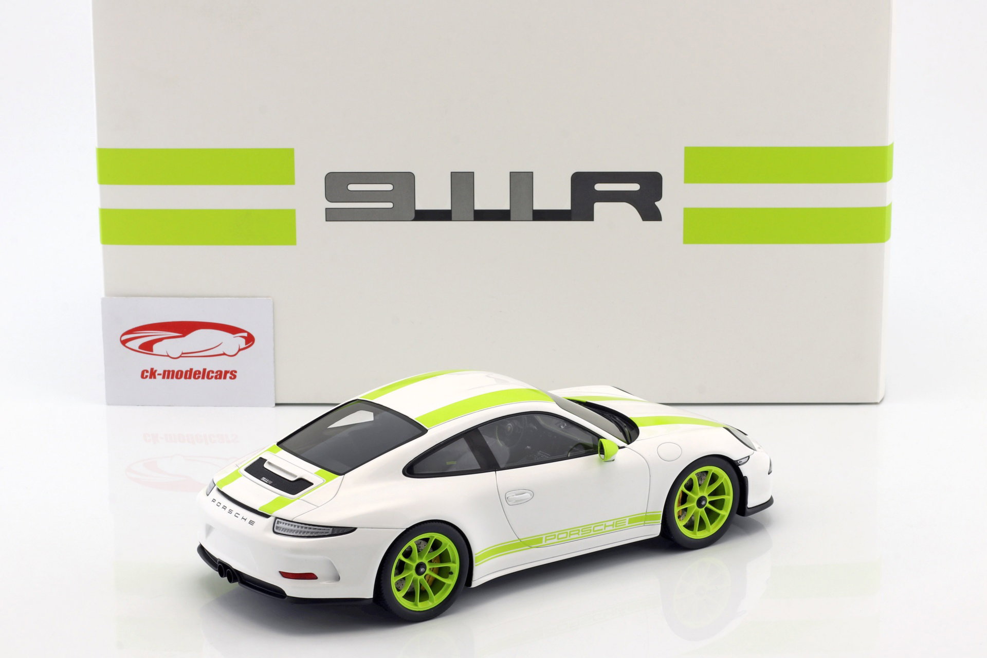 Porsche 911 (991) R year 2016 white / green with showcase 1:18 Spark