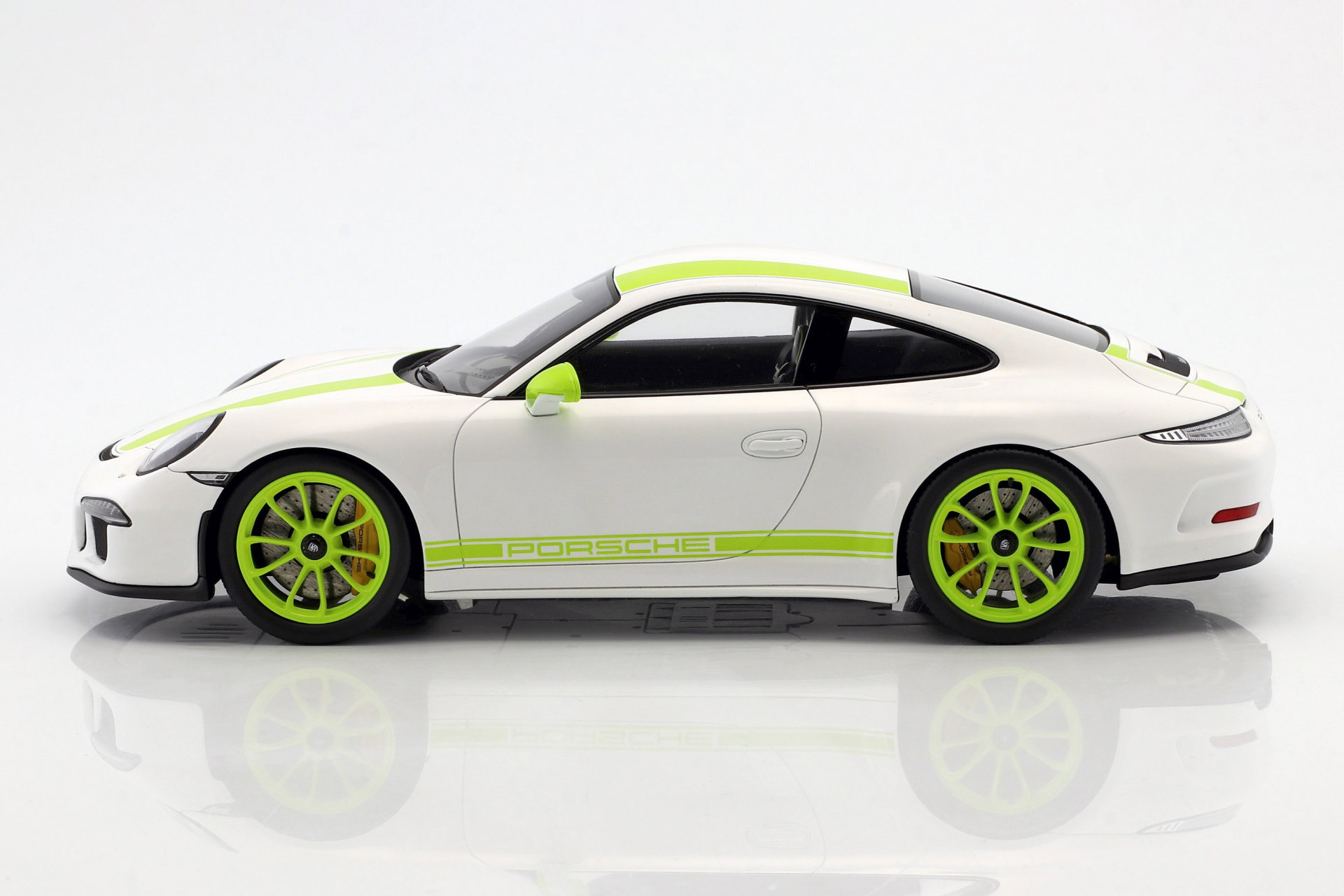 Porsche 911 (991) R year 2016 white / green with showcase 1:18 Spark