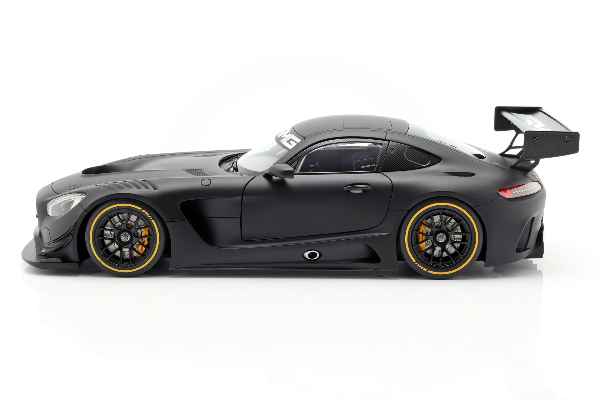Mercedes-Benz AMG GT3 Plain Body Version 2015 black 1:18 AUTOart