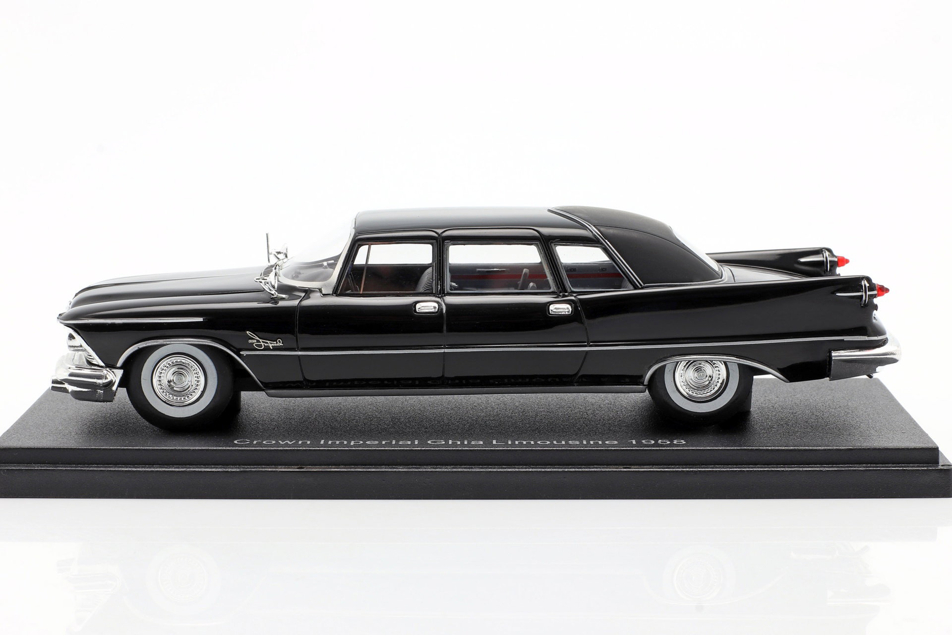 Imperial Crown Ghia Limousine Year 1958 black 1:43 Neo
