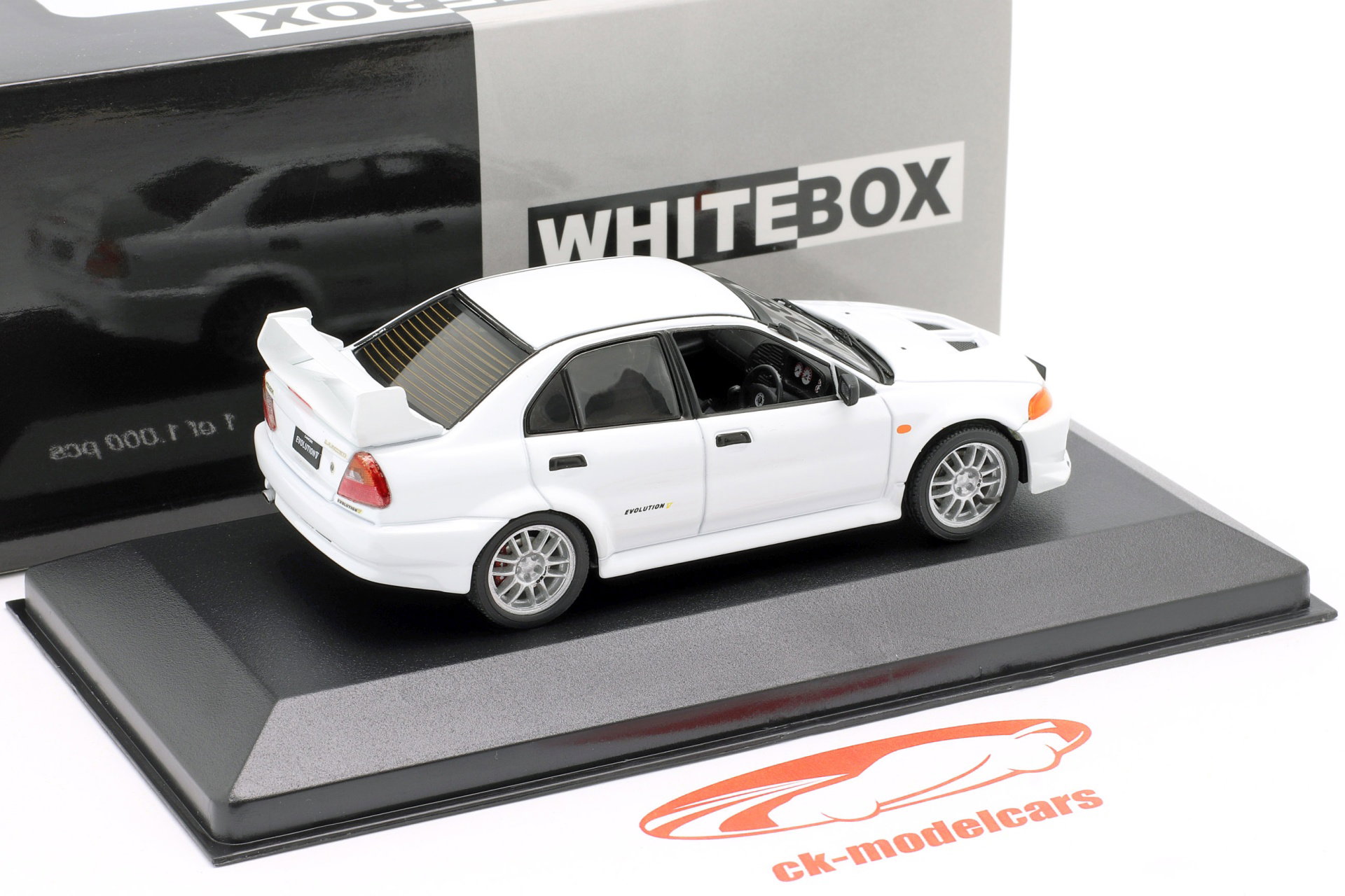 Mitsubishi Lancer Evo V RHD white 1:43 WhiteBox