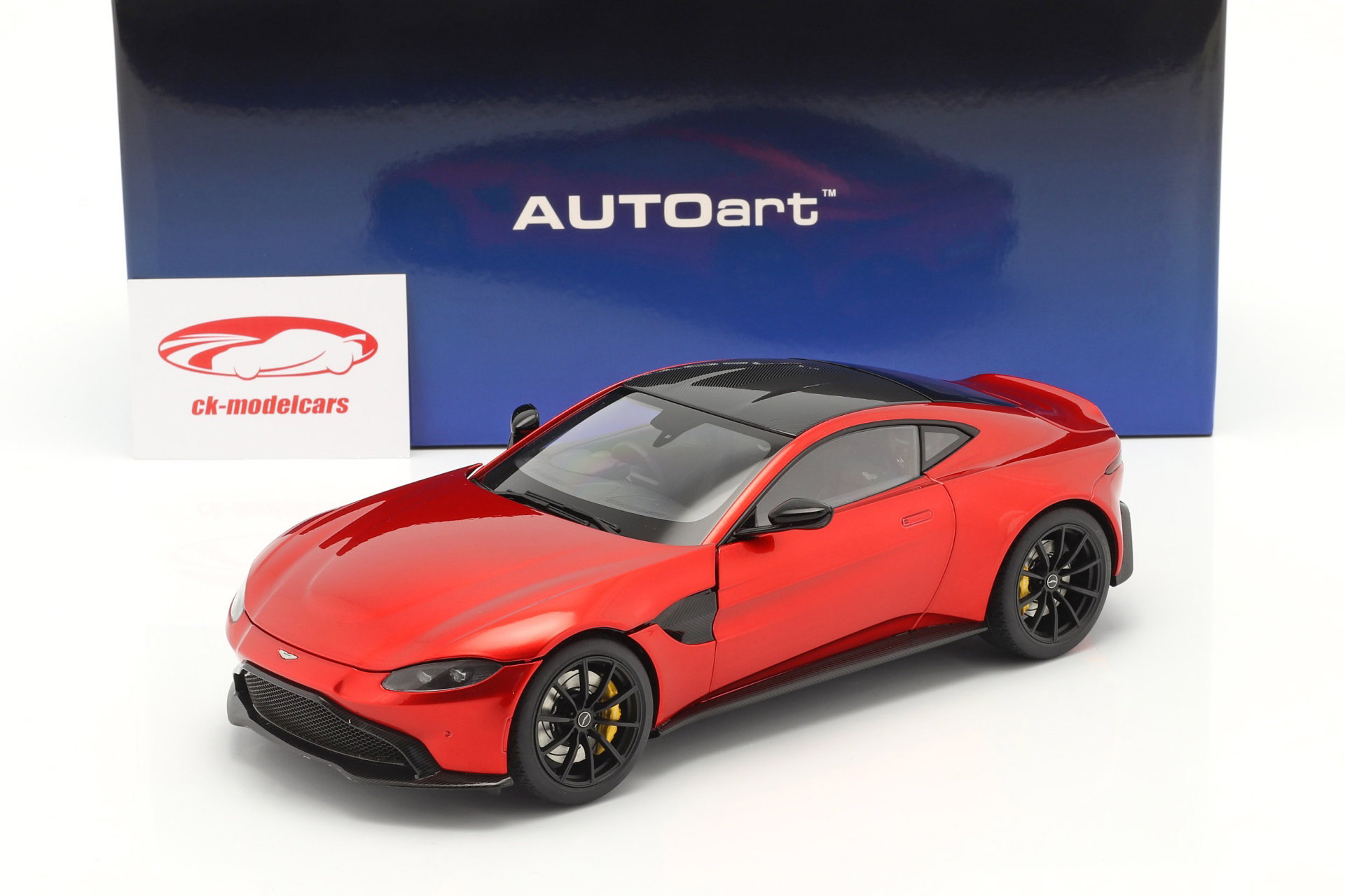 AUTOart 1:18 Aston Martin Vantage 建設年 2019 hyper 赤 70277