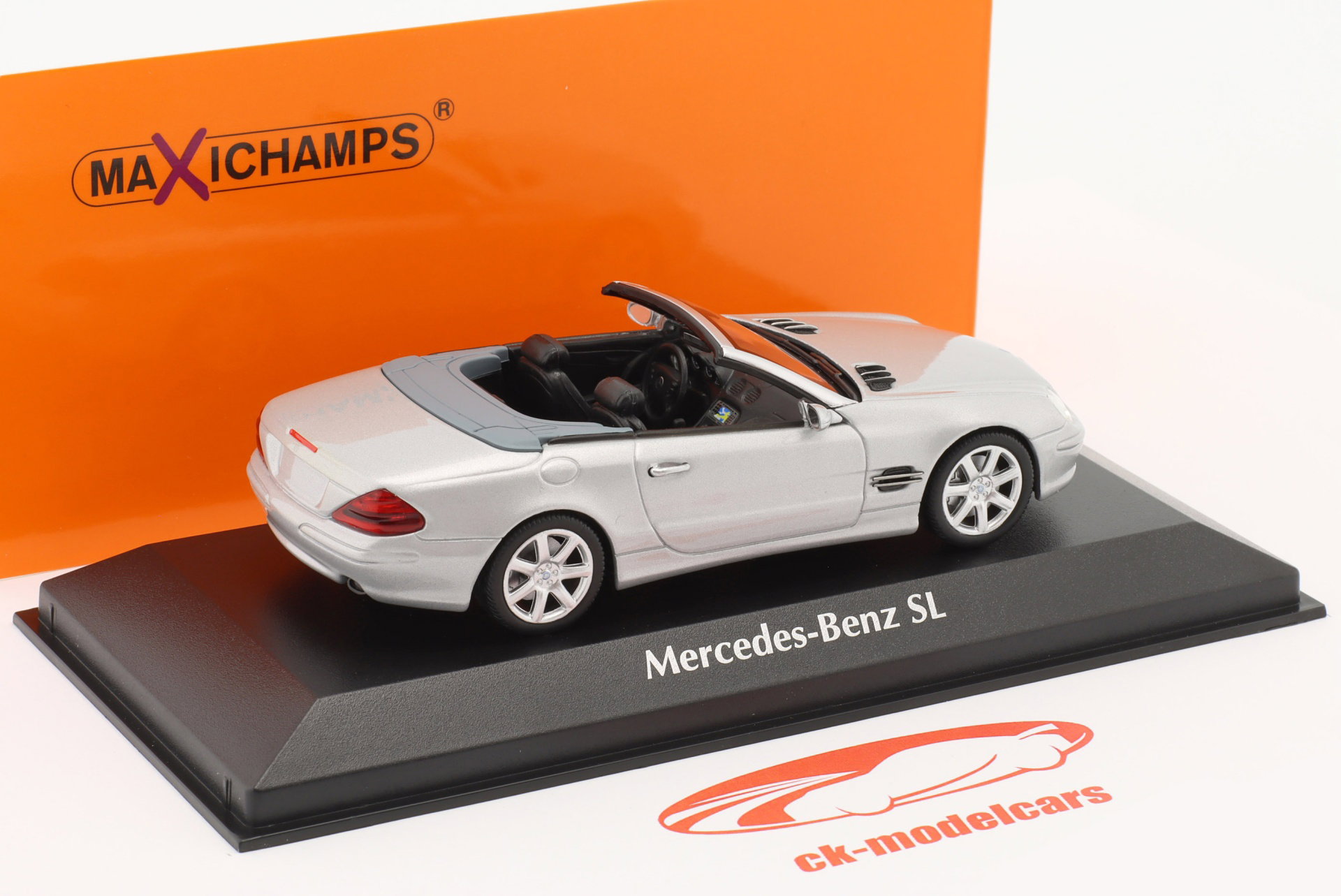 Mercedes-Benz SL klasse (R230) Byggeår 2001 sølv metallisk 1:43 Minichamps