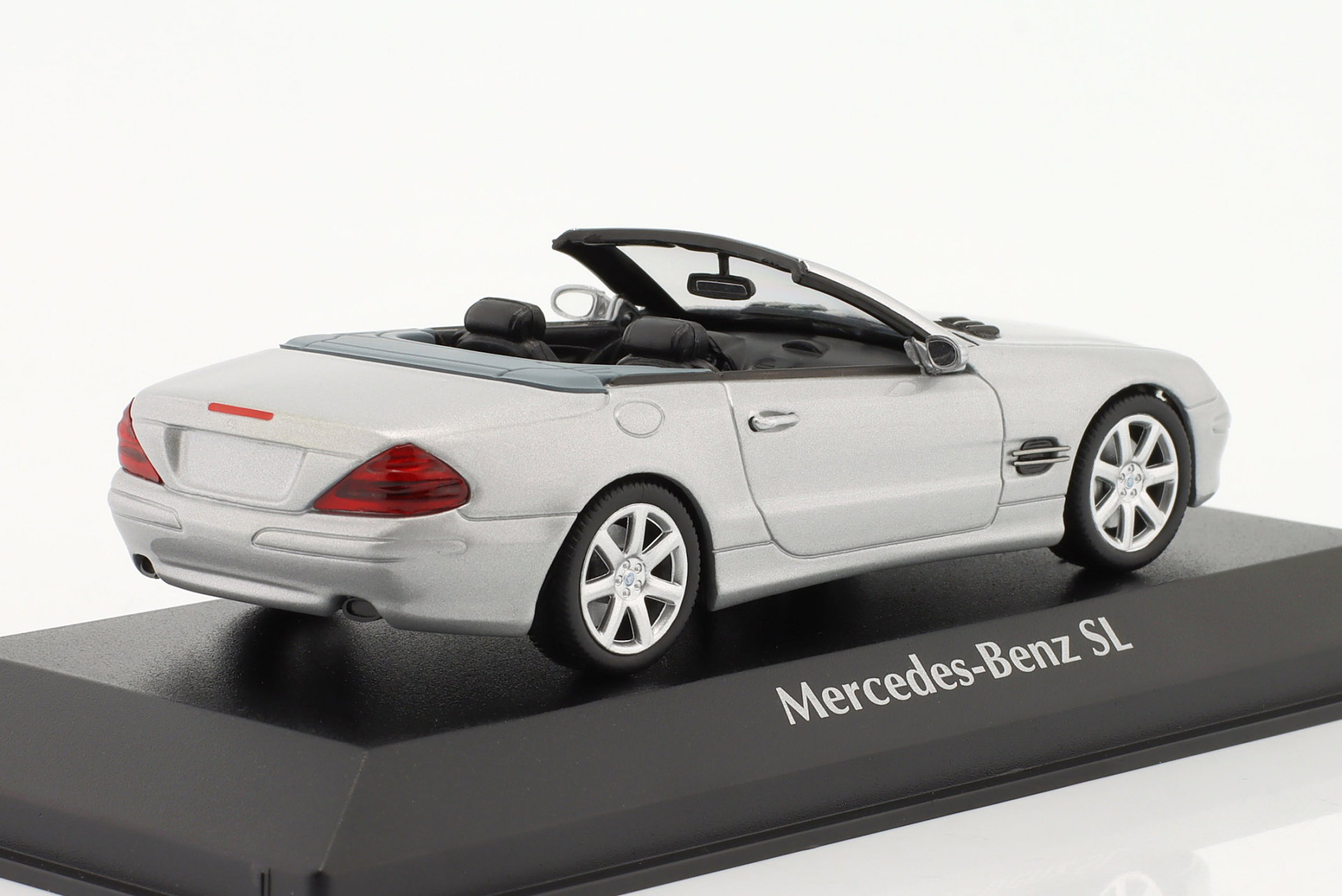 Mercedes-Benz SL klasse (R230) Byggeår 2001 sølv metallisk 1:43 Minichamps