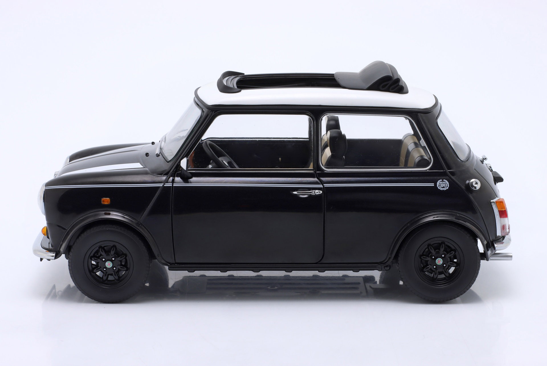 KK-Scale 1:12 Mini Cooper with sunroof black metallic / white LHD