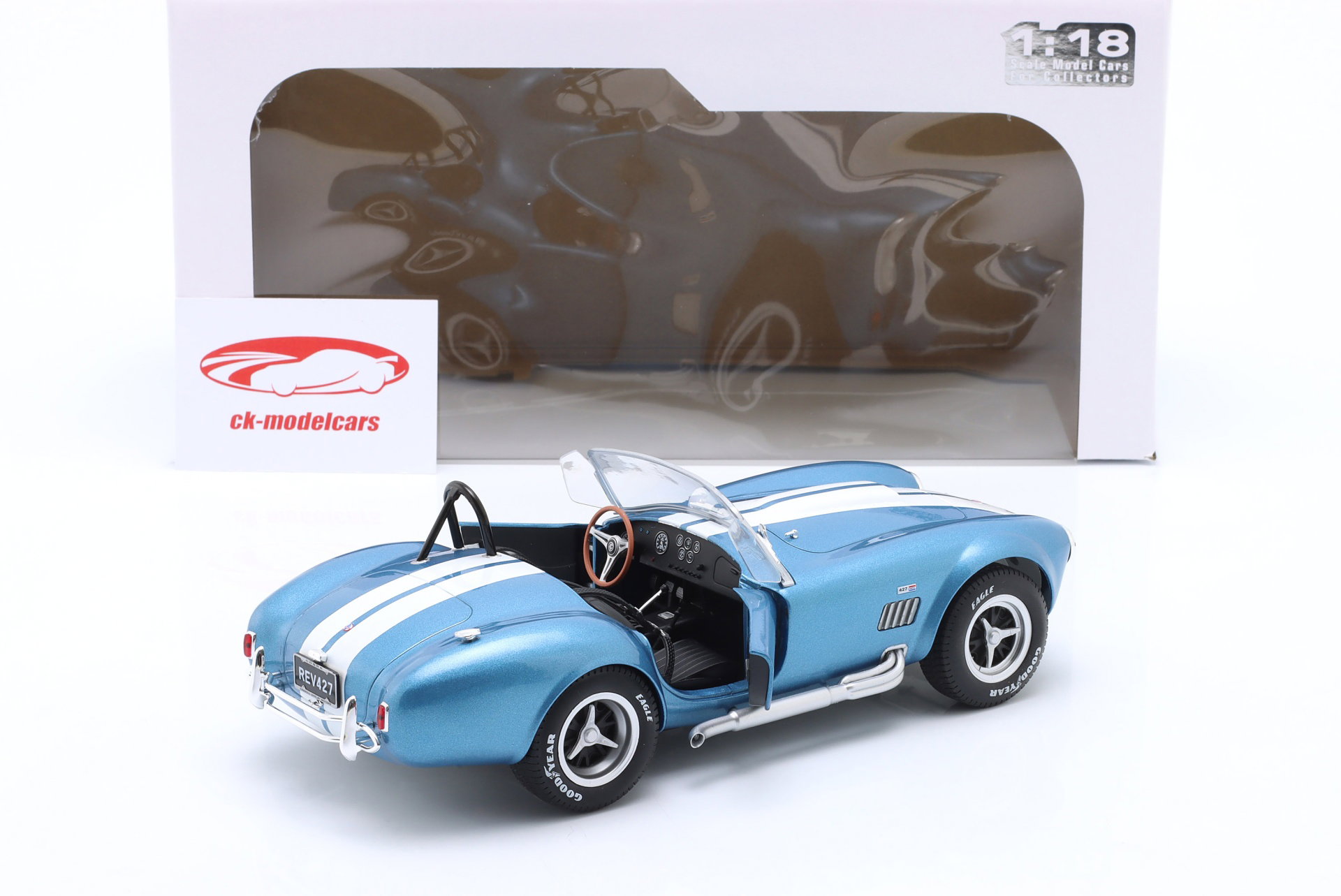 AC Cobra 427 MKII ano de construção 1965 azul / branco 1:18 Solido