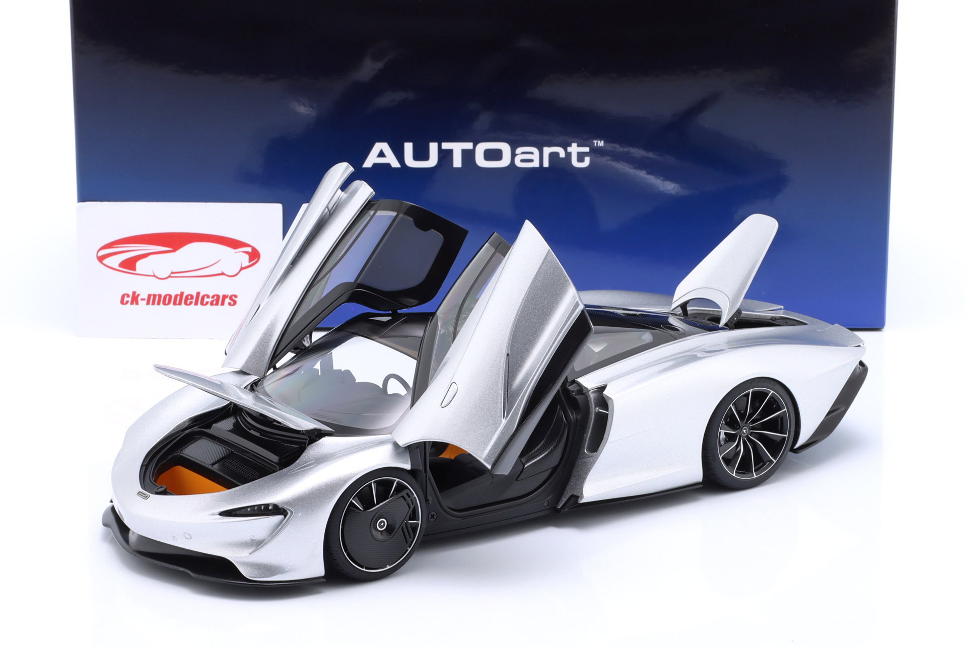 AUTOart 1:18 McLaren Speedtail 建設年 2020 supernova 銀 76090