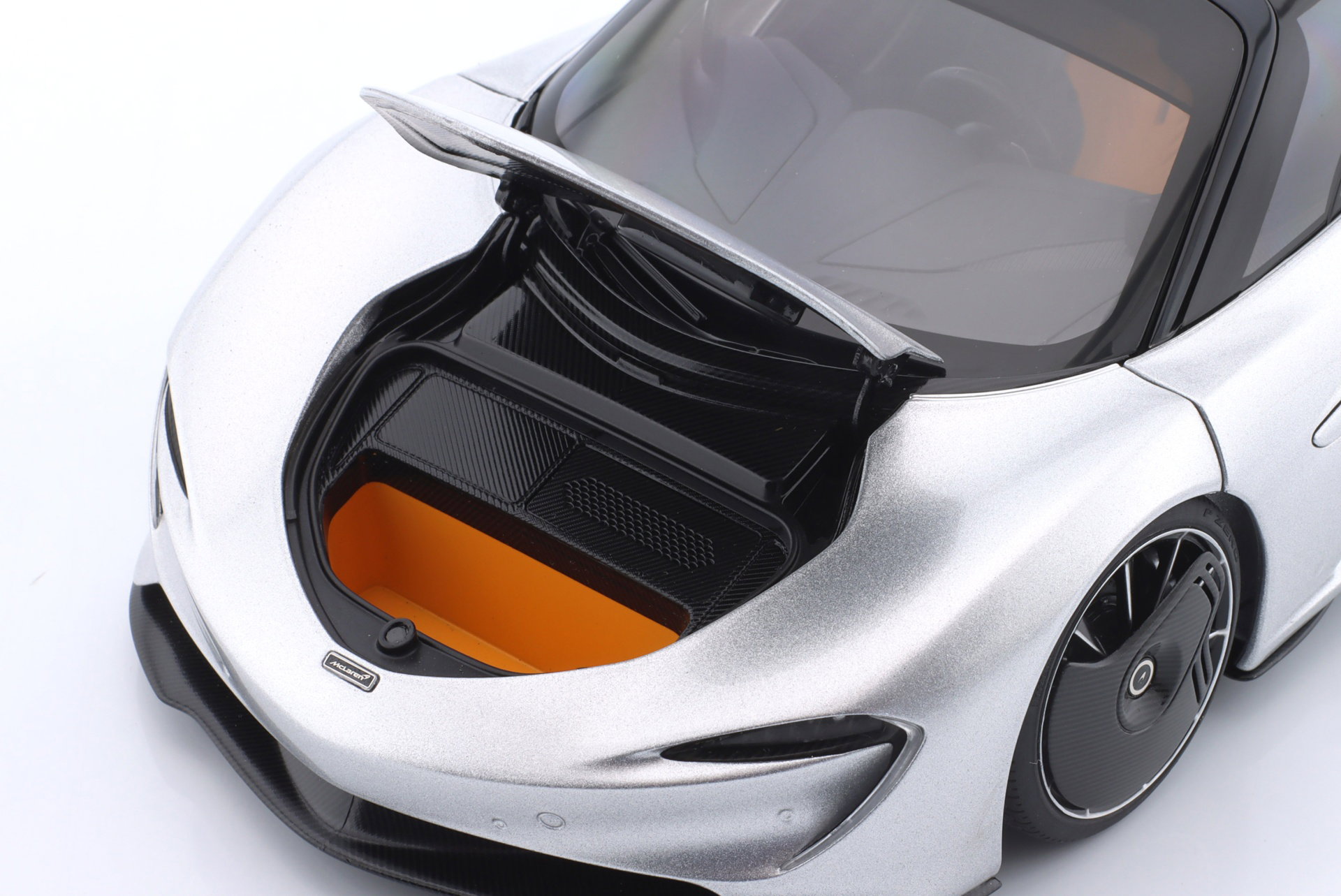 AUTOart 1:18 McLaren Speedtail 建設年 2020 supernova 銀 76090