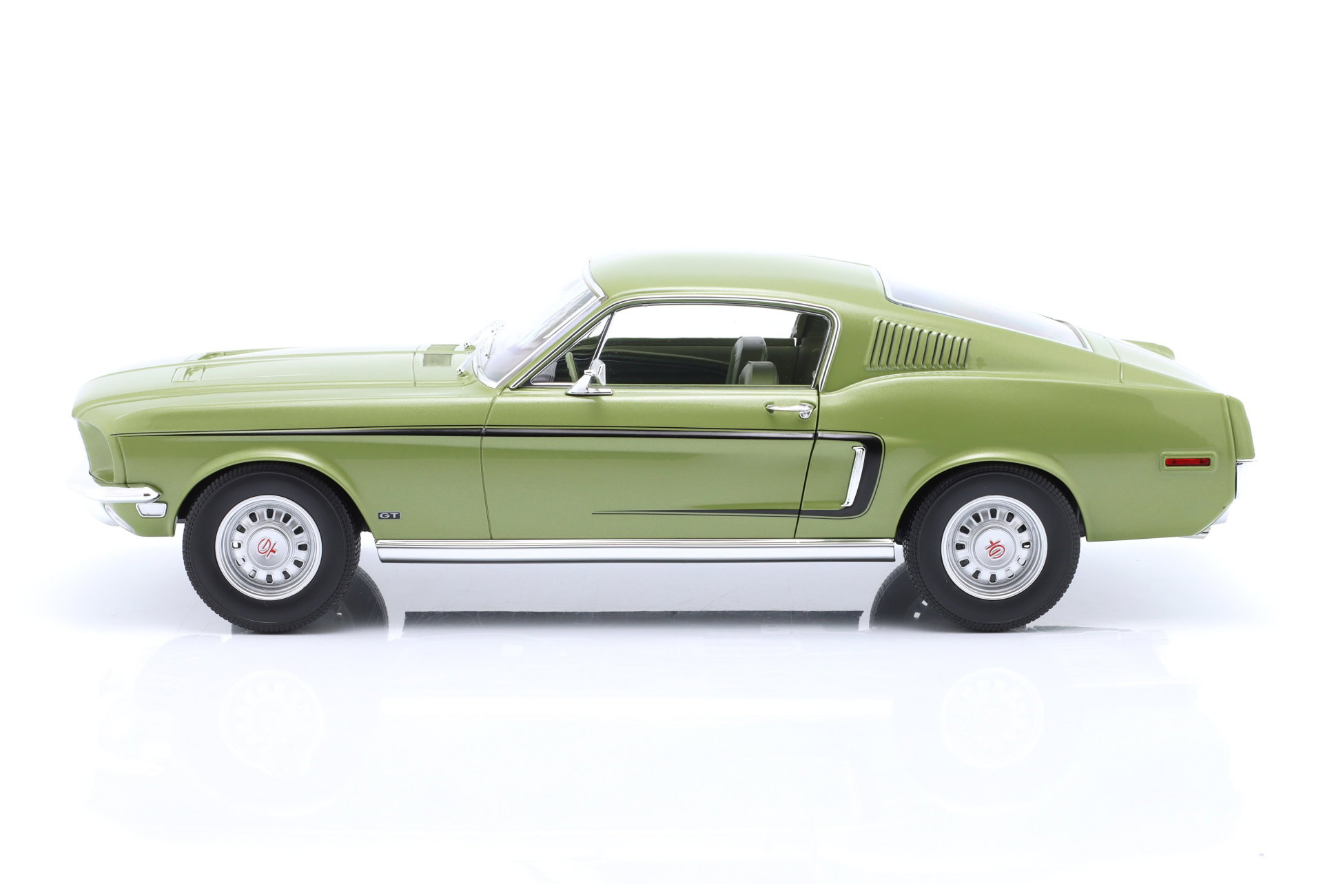 Norev 1:12 Ford Mustang Fastback GT 建設年 1968 ライトグリーン
