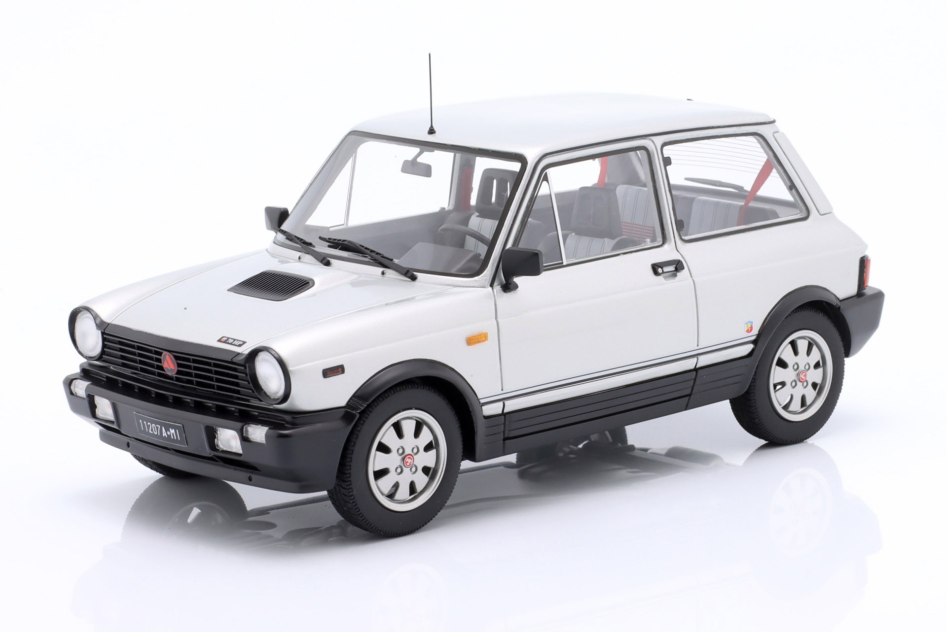 MAXIMA Scale Model 1:18 Autobianchi A112 Abarth VII-Series 1984 銀