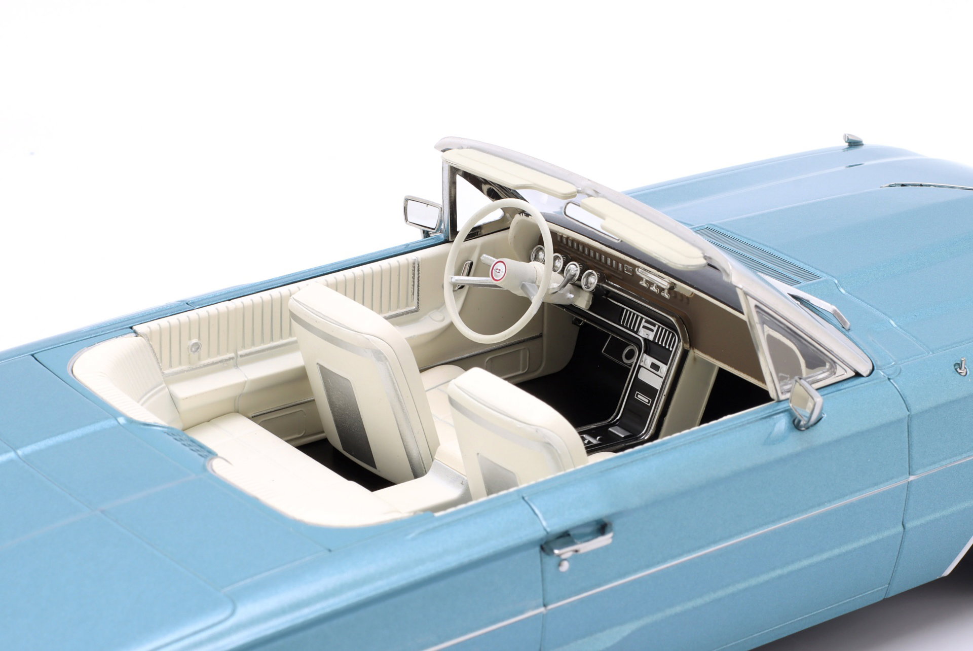 Ford Thunderbird converteerbaar Bouwjaar 1966 lichtblauw metalen 1:18 KK-Scale