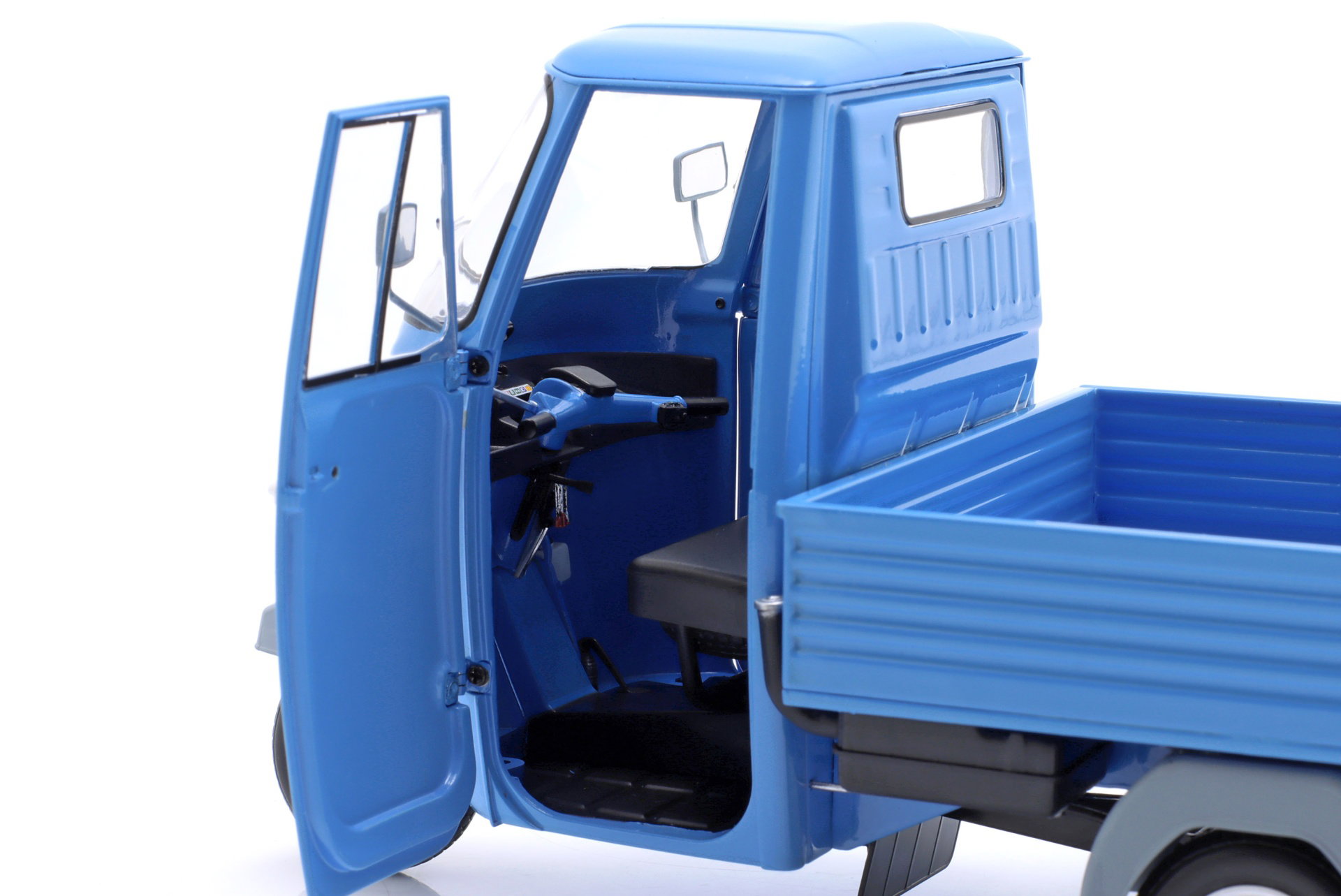 Piaggio Ape P501 Pick-Up Byggeår 1979 blå 1:18 MITICA