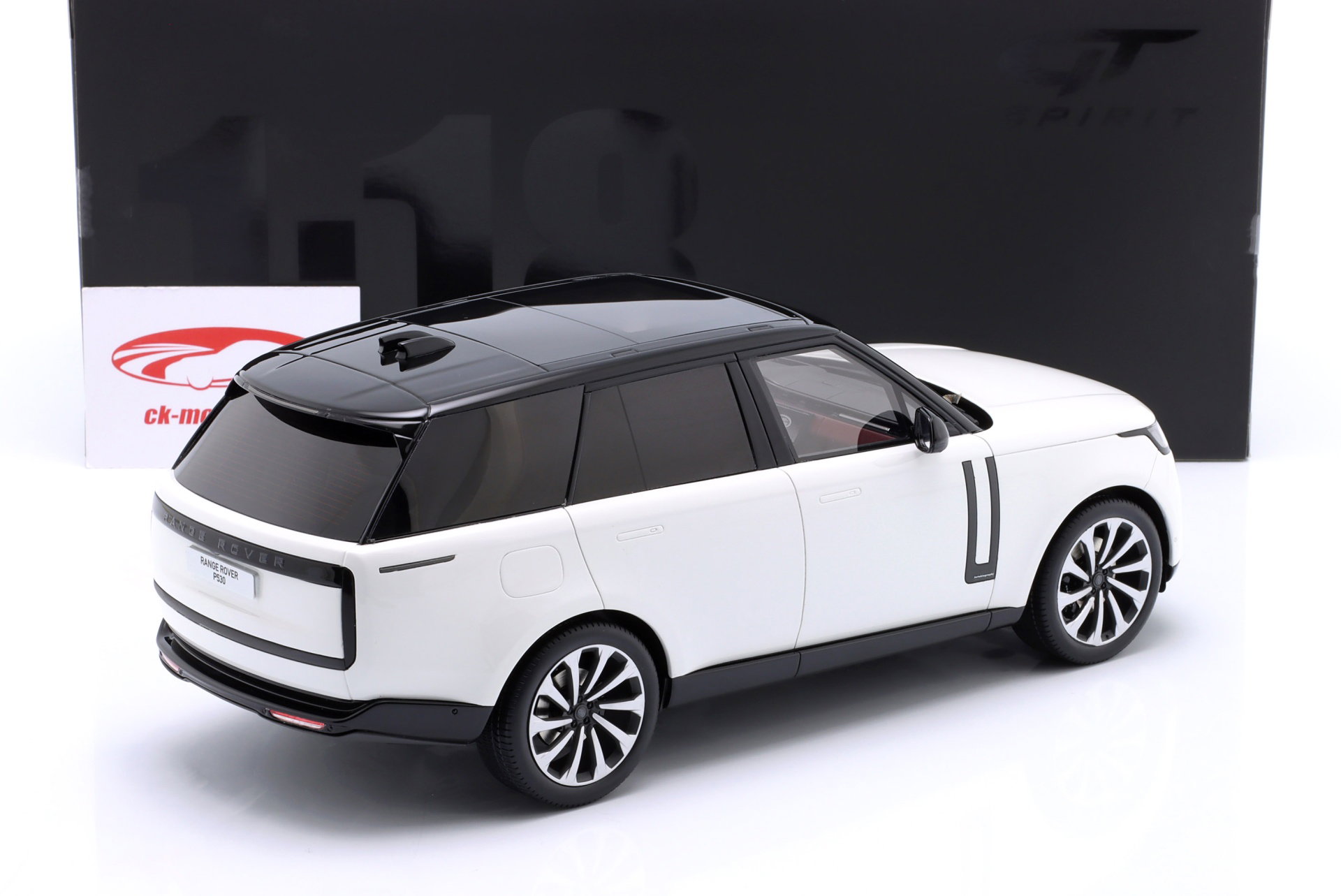 Range Rover P530 Autobiography Año de construcción 2024 Fuji blanco 1:18 GT-Spirit