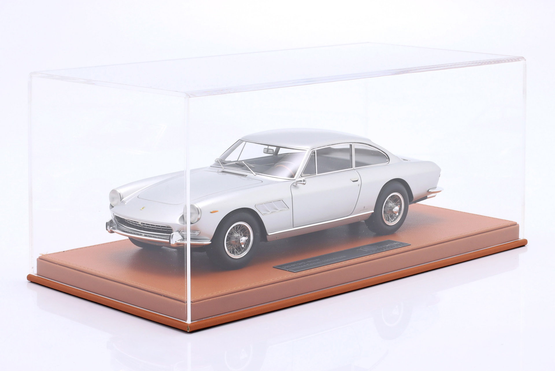 Ferrari 330 GT 2+2 Year 1965 silver 1:18 TopMarques