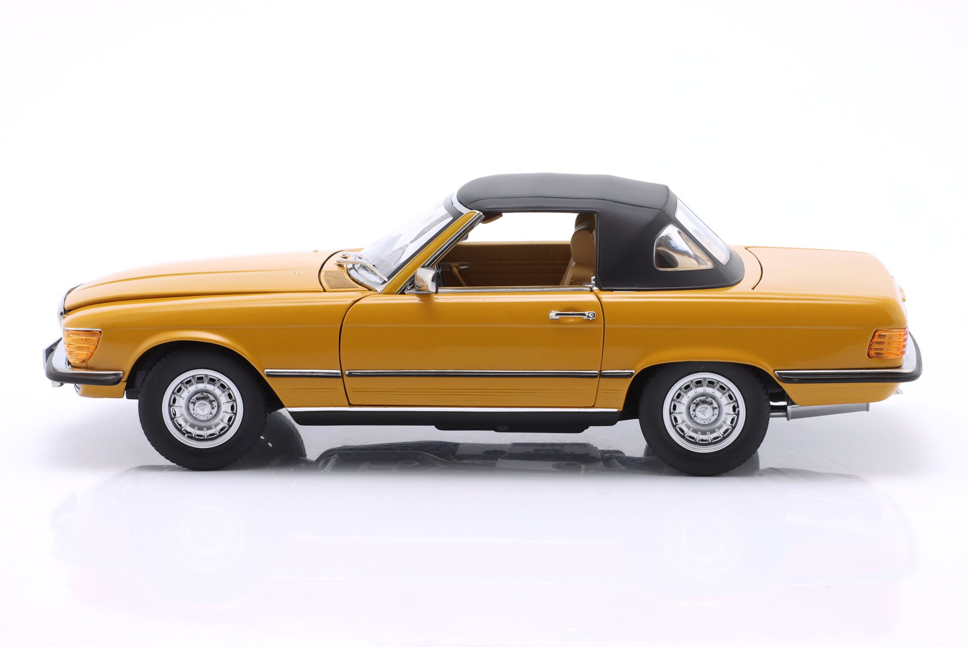 Mercedes-Benz 450 SL (R107) Bouwjaar 1975 cayenne oranje 1:18 Norev