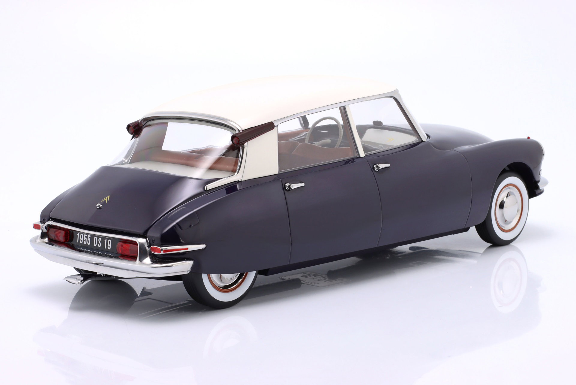 Citroen DS19 Byggeår 1955 violet / beige 1:12 Norev