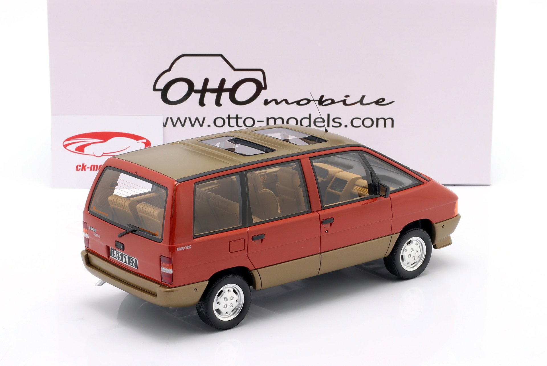 Renault Espace 2000 TSE Año de construcción 1984 rojo / oro 1:18 OttOmobile