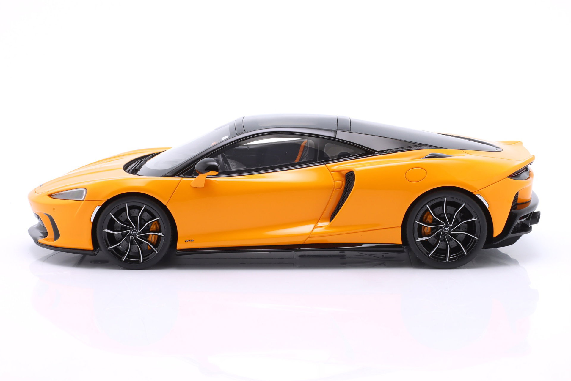 McLaren GTS Année de construction 2025 orange 1:18 GT-Spirit