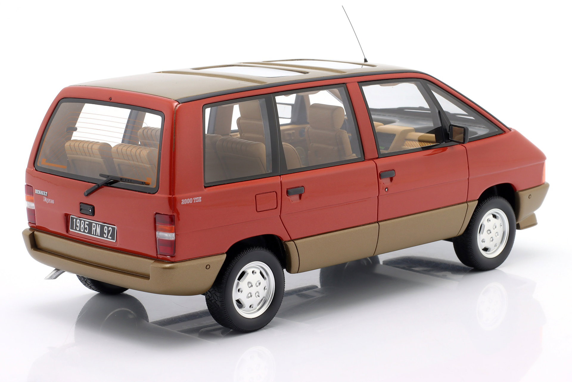 Renault Espace 2000 TSE Año de construcción 1984 rojo / oro 1:18 OttOmobile