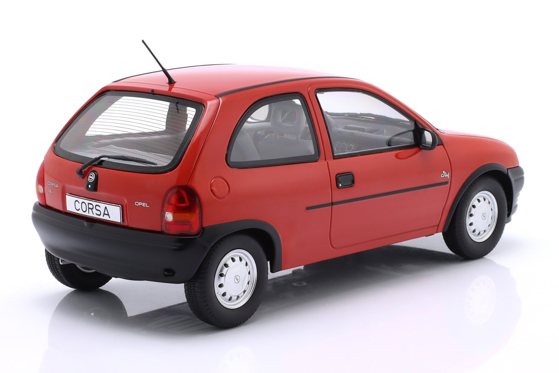 ModelCarGroup 1:18 Opel Corsa B 建設年 1993-2000 赤 MCG18513