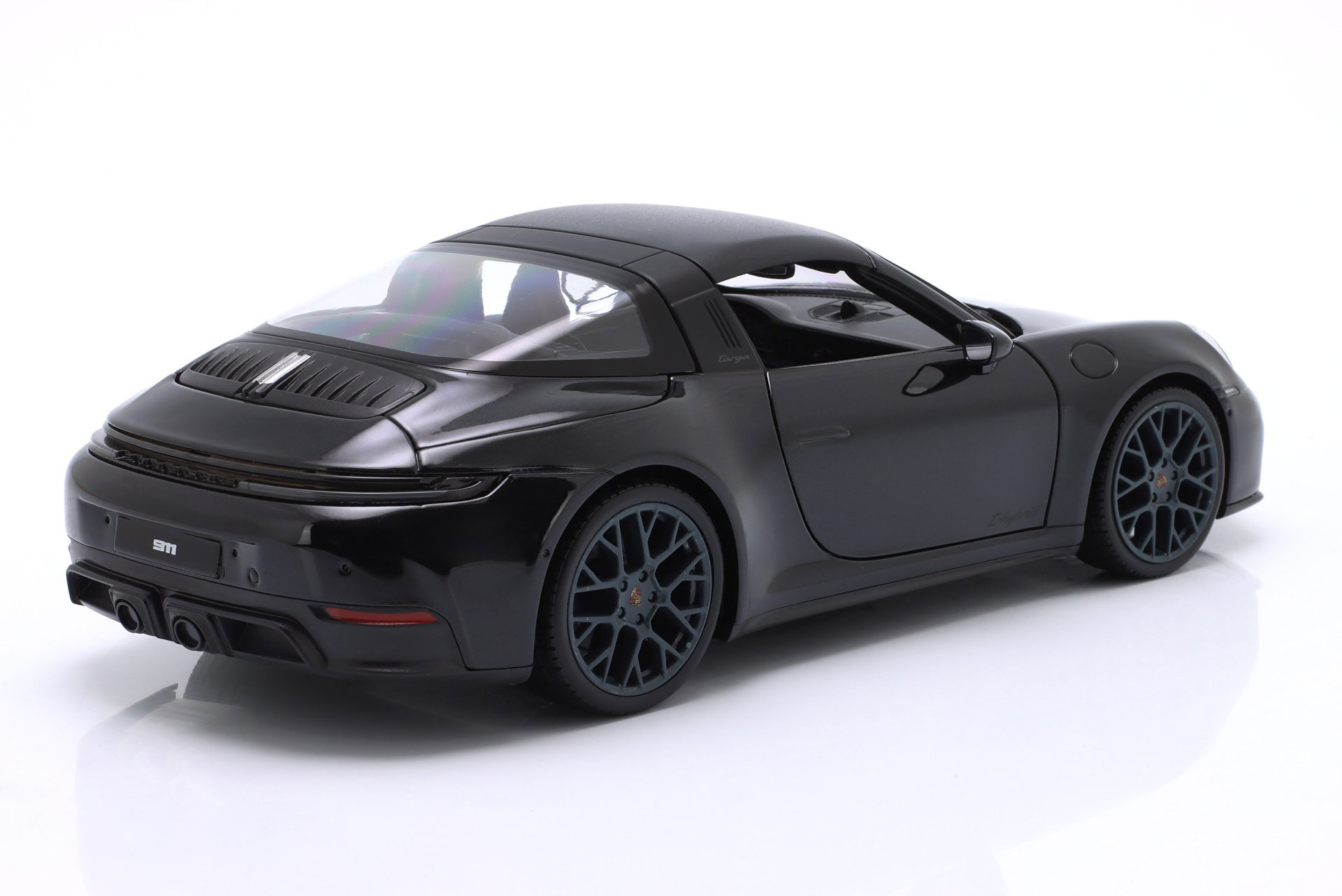 Porsche 911 (992.2) Targa 4 GTS Hybride Année de construction 2025 noir 1:18 Maisto