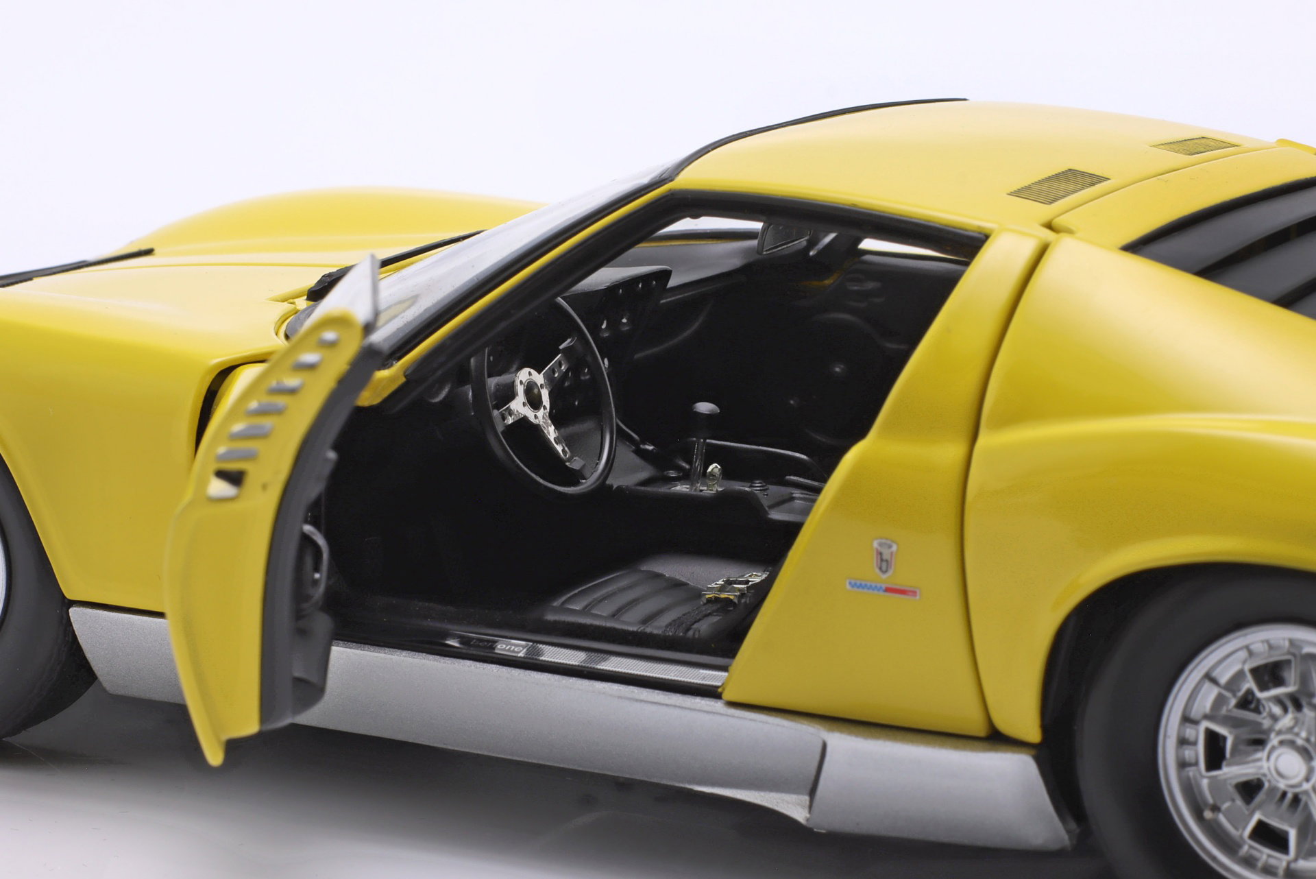 Lamborghini Miura P400 Année de construction 1968 jaune 1:18 Kyosho