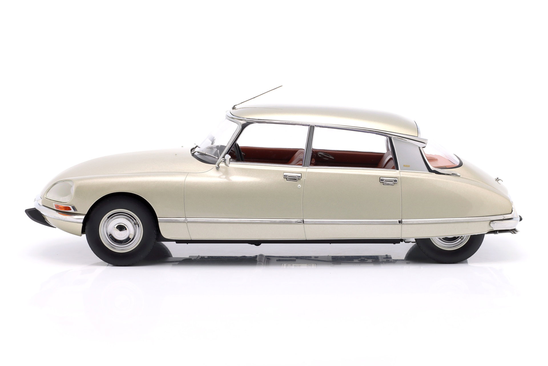 Citroen DS 23 Pallas Année de construction 1973 Tholonnet beige 1:12 Norev
