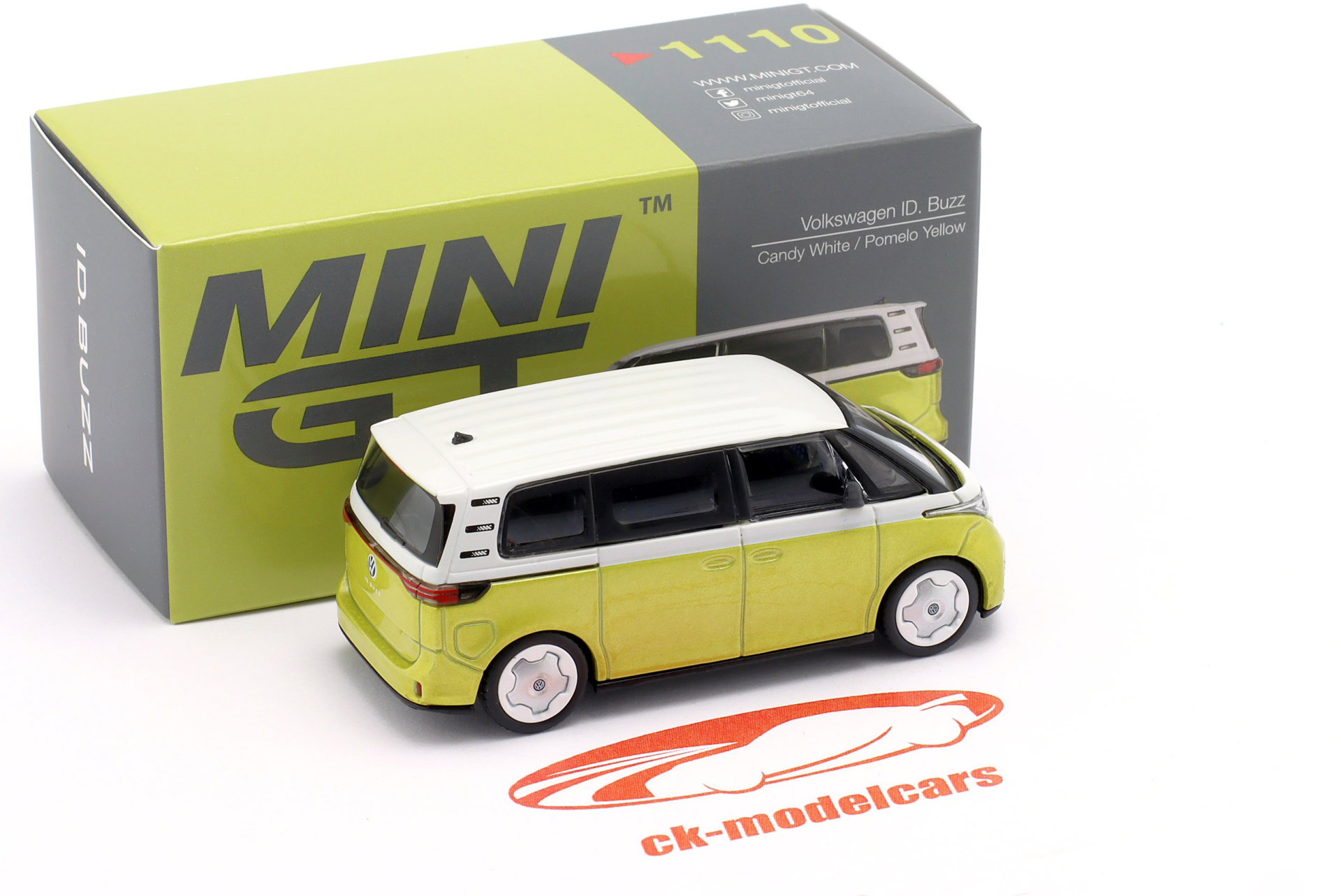 フォルクスワーゲンミニカー　ドイツ製 True Scale 1:64 Volkswagen VW ID.Buzz 建設年 2023 candy 白