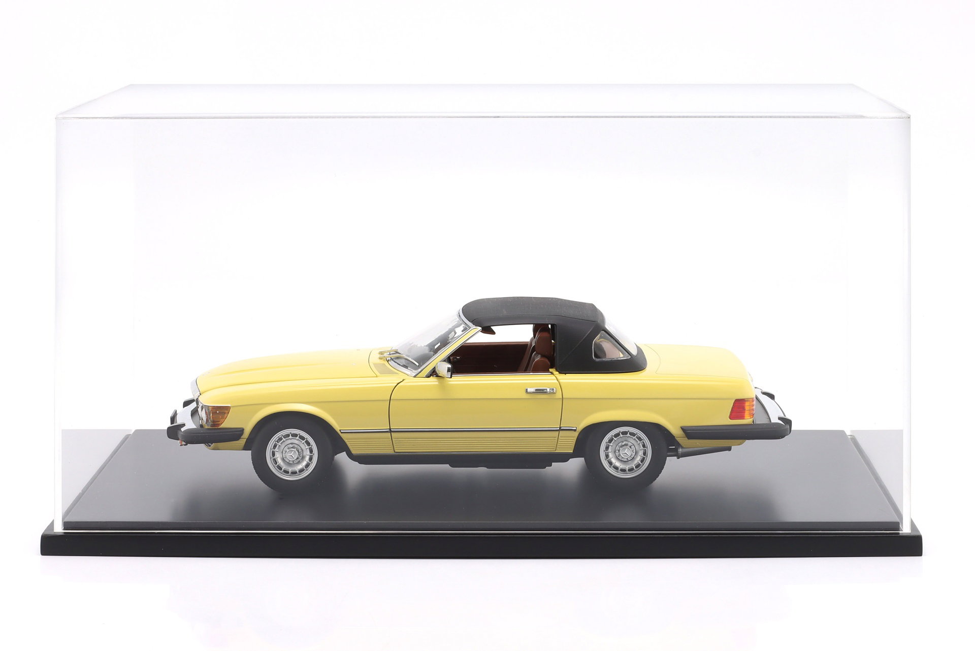 High-quality Acrylic display case for Truck models in scale 1:18 Jewel Cases