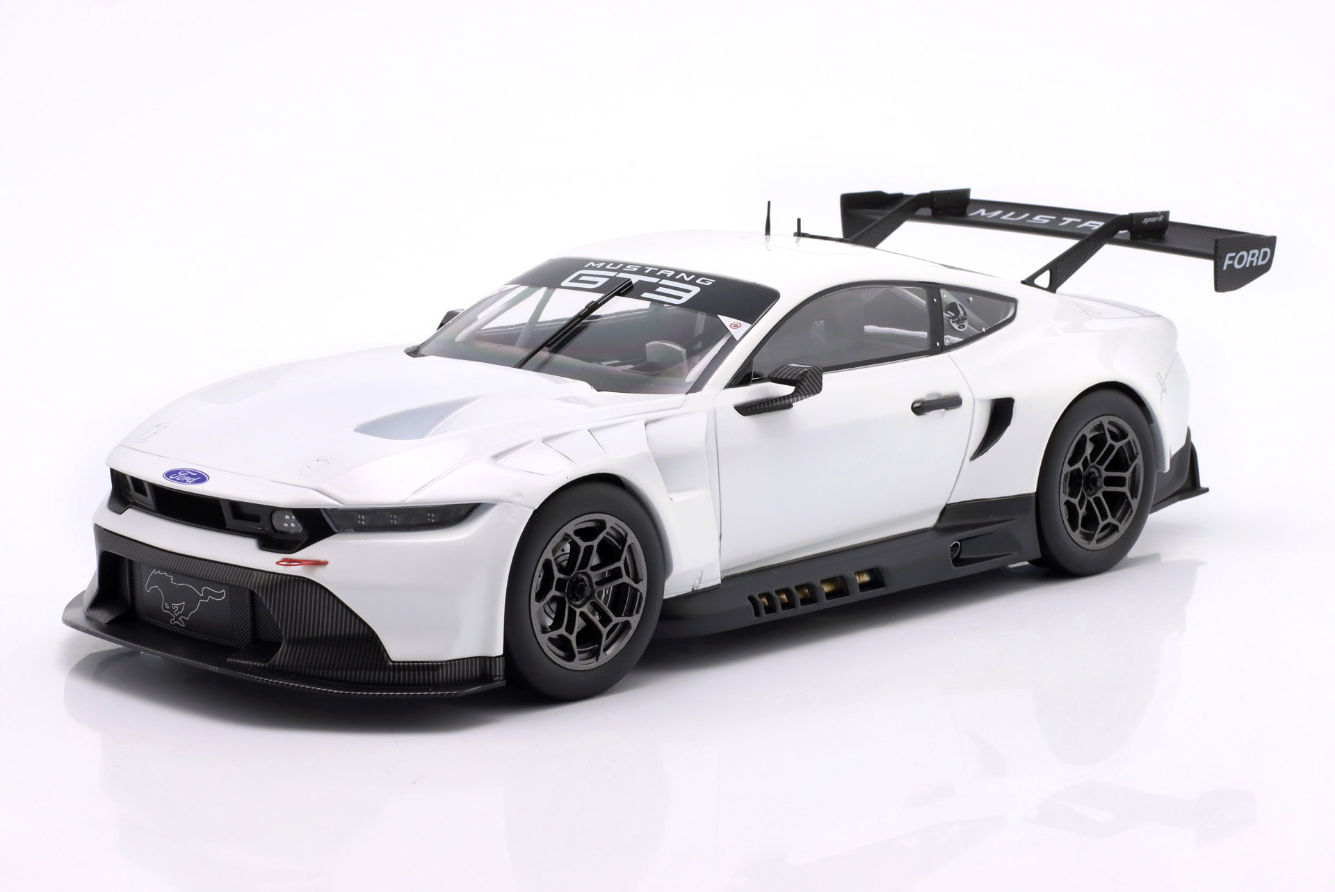 Ford Mustang GT3 Racing Spec Plain Body Version 2024 weiß 1:18 Ixo
