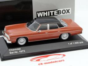 Chevrolet Bel Air año 1973 cobre / negro 1:43 WhiteBox