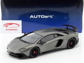 Lamborghini Aventador LP750-4 SV Baujahr 2015 matt grau 1:18 AUTOart