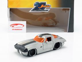 Chevy Corvette Stingray año de construcción 1963 plata / negro 1:24 Jada Toys