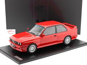 BMW M3 (E30) Año de construcción 1986 brillante rojo Con Escaparate 1:8 GT-Spirit