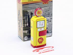 Wayne 100-A Super Shell Gas Pump year 1948 yellow / red 1:18 Greenlight