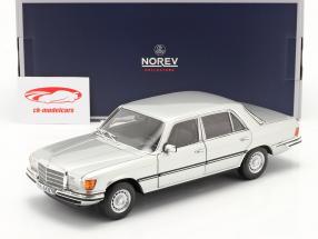 Mercedes-Benz 450 SEL 6.9 (W116) Bouwjaar 1976 zilver 1:18 Norev